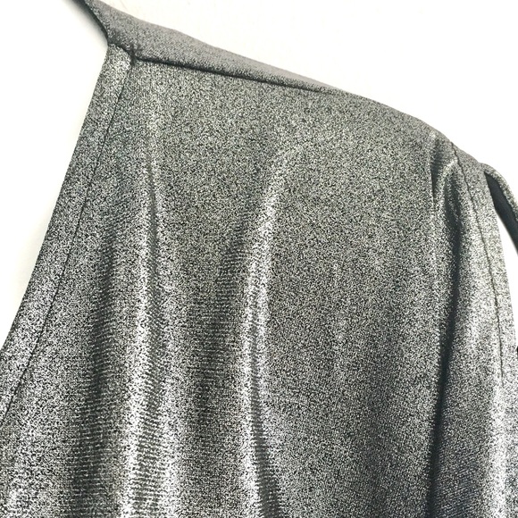 Revamped | Keyhole Sleeve Crop Top - Picture 6 of 7